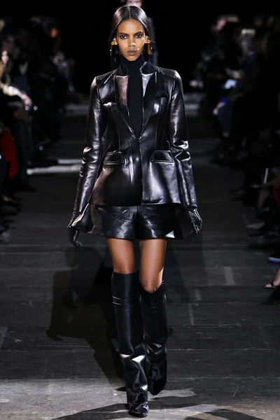 Look 3